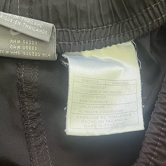 Nike athletic sports activewear shorts S(4-6) black pockets split hem logo - Picture 13 of 13